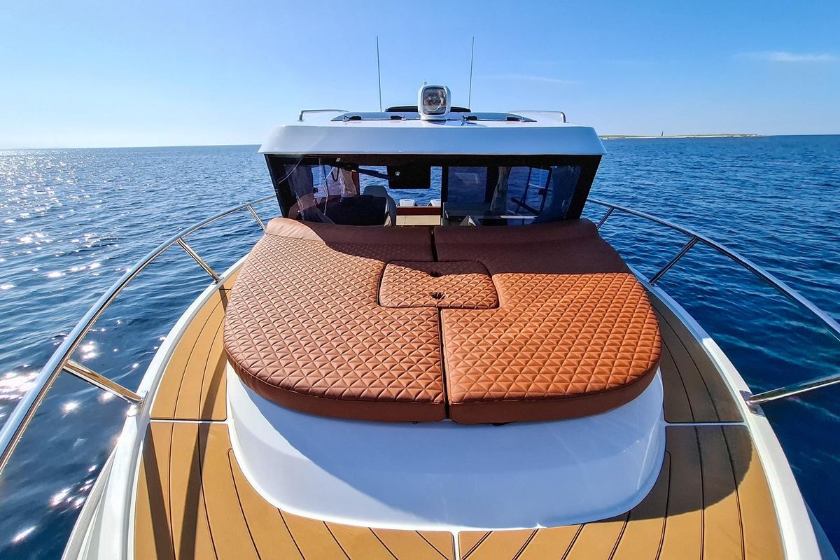 Salon of Kavi, a Kavi Yacht Kavi 9 motorboat at Grad Pula, Croatia