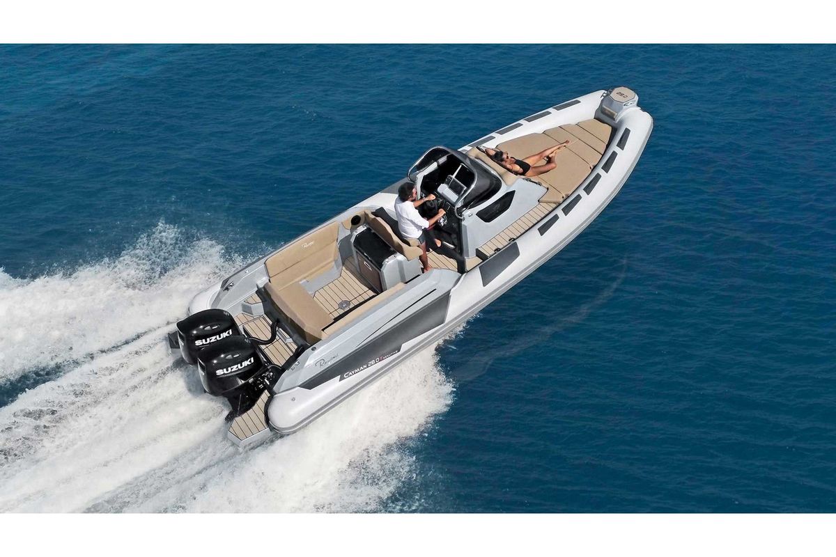 Exterior view of Ranieri Cayman 28.0, a Ranieri Cayman 28.0 Executive motorboat at Villa San Giovanni, Italy