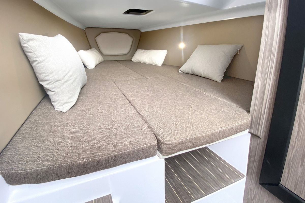 Cabin on Ranieri Cayman 28.0, a Ranieri Cayman 28.0 Executive motorboat at Villa San Giovanni, Italy