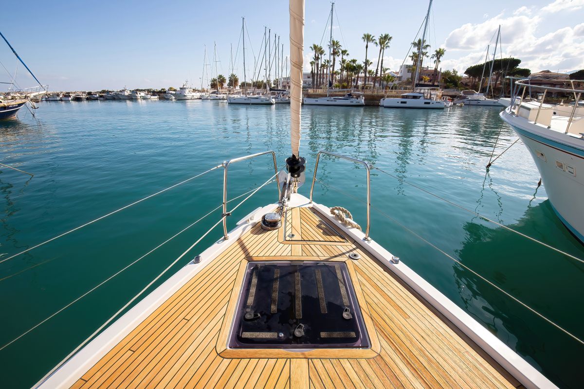 Deck of Hybris, a Beneteau Oceanis 51.1 sailboat at Tonnarella, Italy