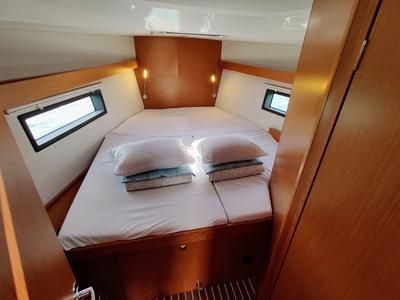 Cabin on Relax, a Bavaria C42 sailboat at Općina Sukošan, Croatia