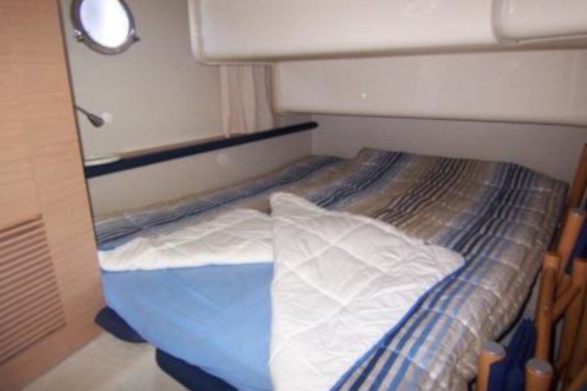 Cabin on Lou Ann, a Azimut 43 S motorboat at Seget Donji, Croatia