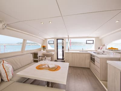 Salon of Sunsail 404 Classic, a Leopard 40 catamaran at Uturoa, France