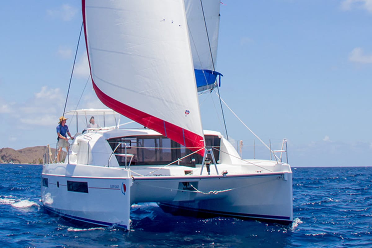 Exterior view of Sunsail 404 Classic, a Leopard 40 catamaran at Uturoa, France
