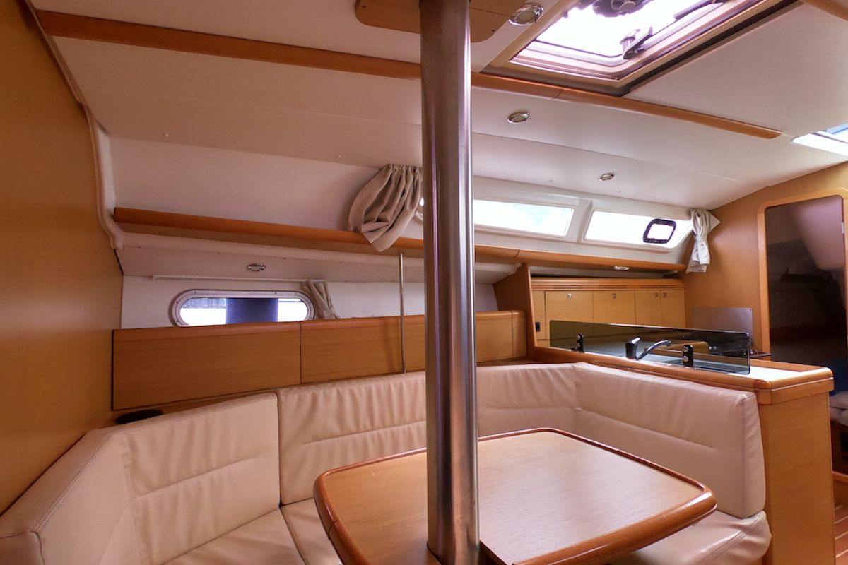 Salon of Bliksem, a Jeanneau Sun Odyssey 36i Performance sailboat at Olbia, Italy