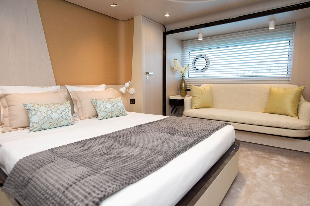 Cabin on PREWI, a Azimut 78 Fly yacht at Grad Šibenik, Croatia