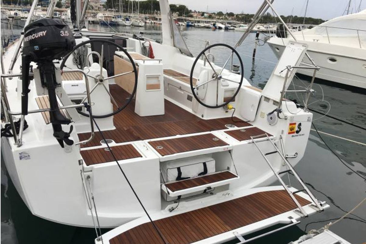 Deck of Lisis, a Beneteau Oceanis 38 sailboat at Sitges, Spain