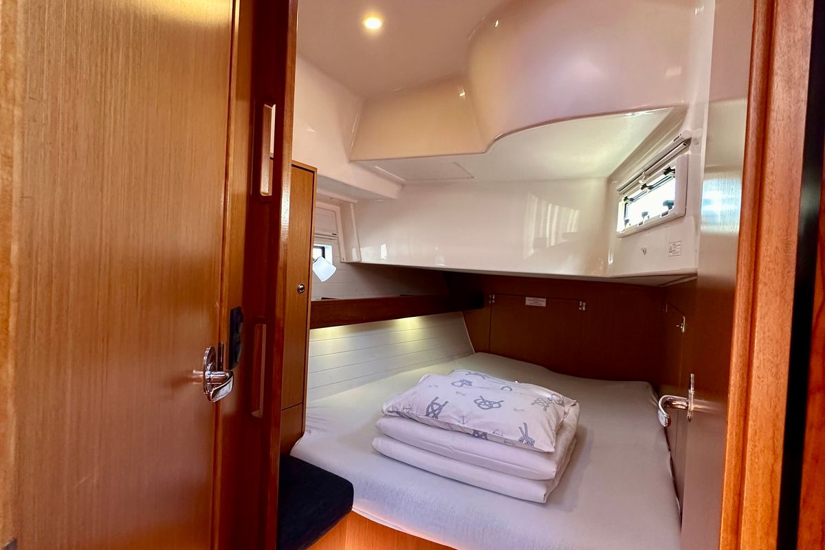 Cabin on Lavsa, a Bavaria Cruiser 45 sailboat at Općina Sukošan, Croatia