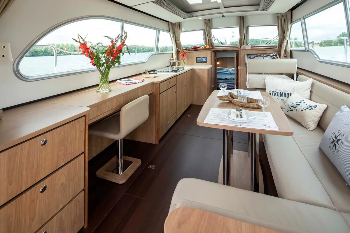 Salon of Adagio, a Linssen Grand Sturdy 35.0 Sedan other at Kinrooi, Belgium