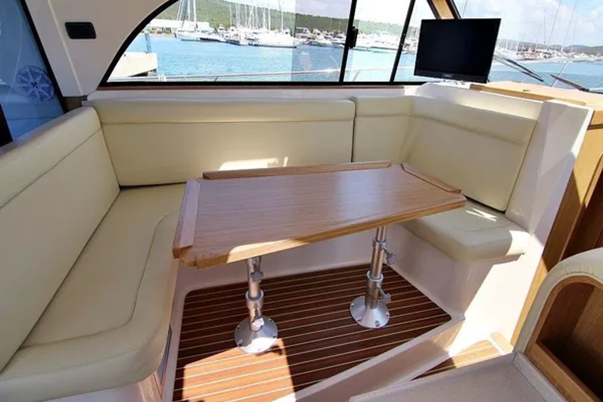 Salon of Roberta, a SAS - Vektor Adriana 44 yacht at Općina Sukošan, Croatia