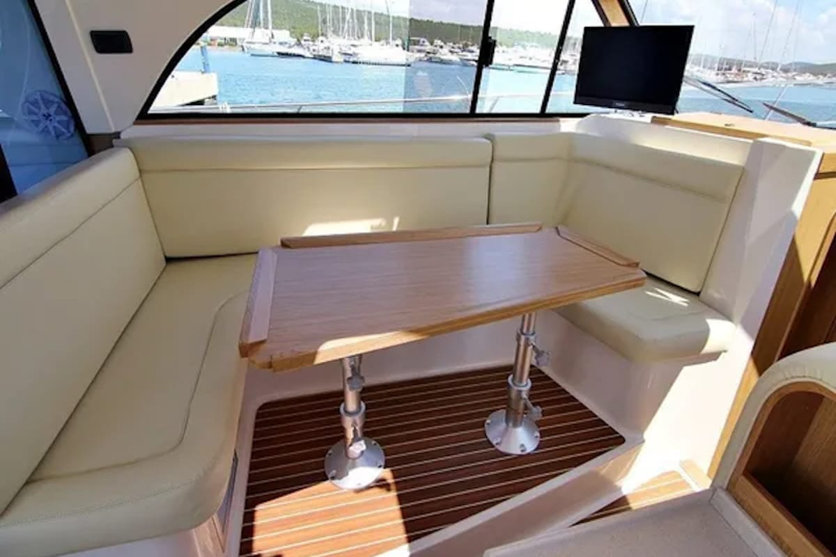 Salon of Roberta, a SAS - Vektor Adriana 44 yacht at Općina Sukošan, Croatia