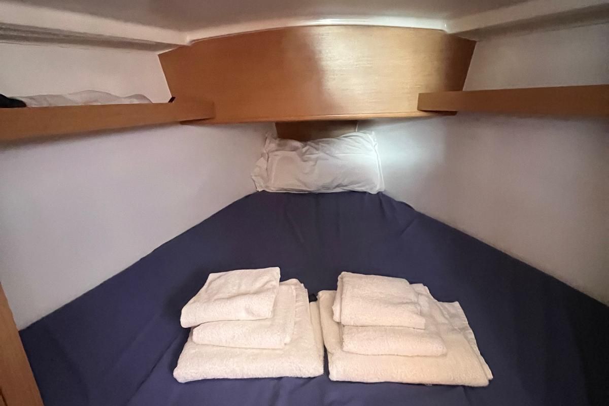 Cabin on Lazzarone, a Jeanneau Sun Odyssey 319 sailboat at Cannigione, Italy