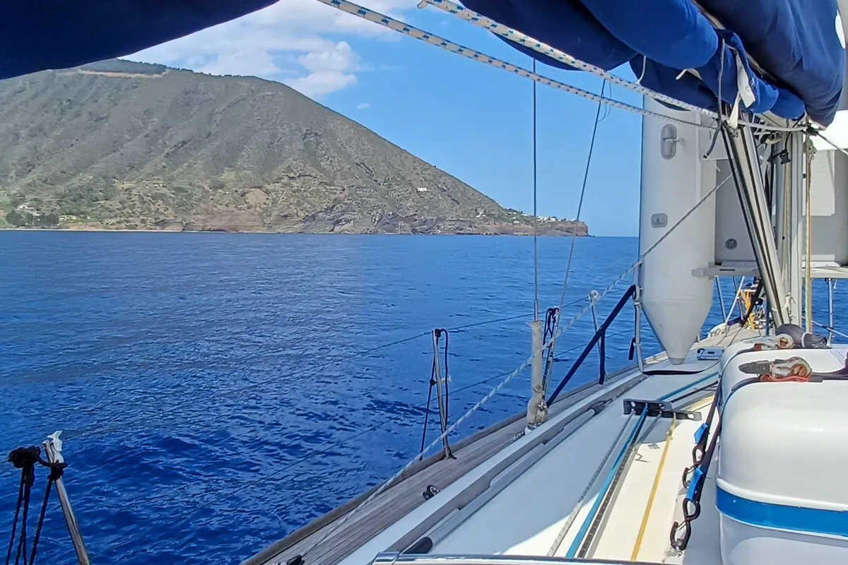 Cabin 2, a Dufour Dufour 40 sailboat at Capo d'Orlando, Italy