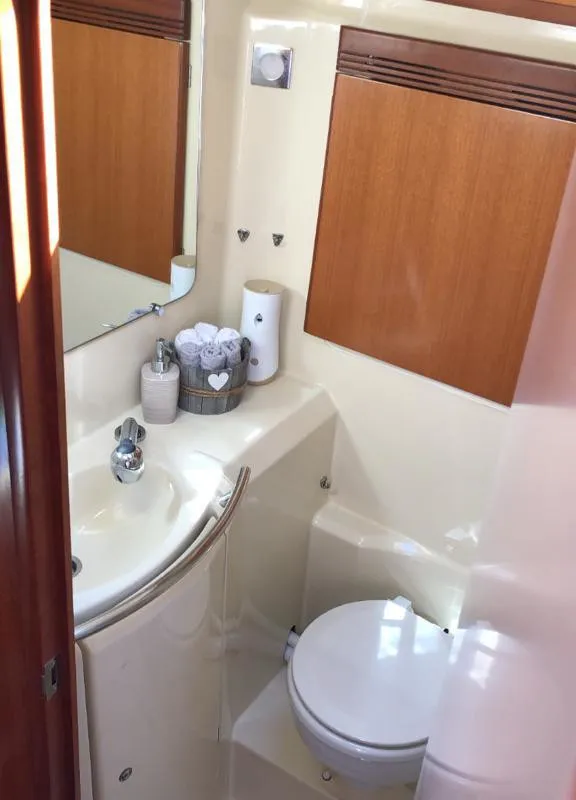 Cabin 2, a Dufour Dufour 40 sailboat at Capo d'Orlando, Italy