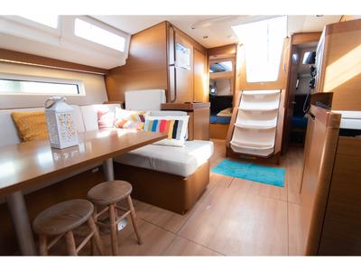Salon of Little Mia, a Jeanneau Sun Odyssey 490 sailboat at Elephant Butte Estates, United States
