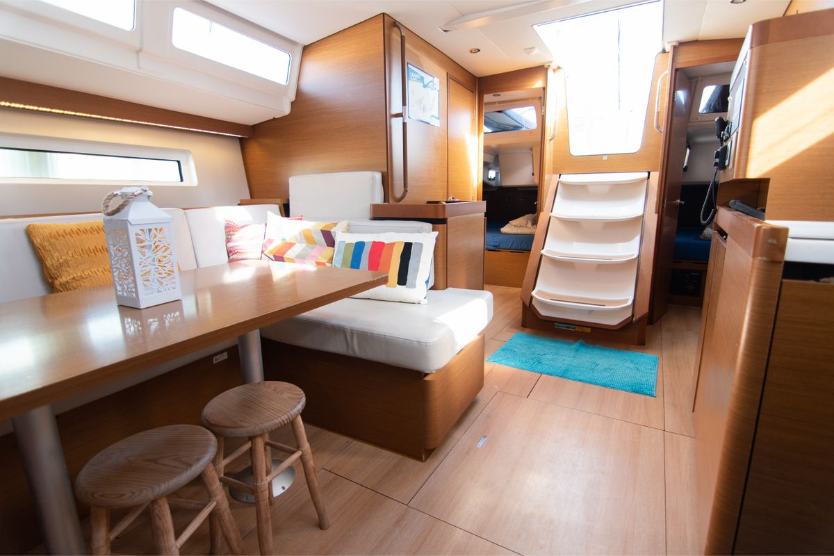 Salon of Little Mia, a Jeanneau Sun Odyssey 490 sailboat at Elephant Butte Estates, United States