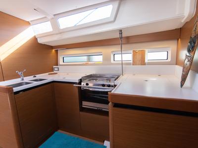 Galley of Little Mia, a Jeanneau Sun Odyssey 490 sailboat at Elephant Butte Estates, United States