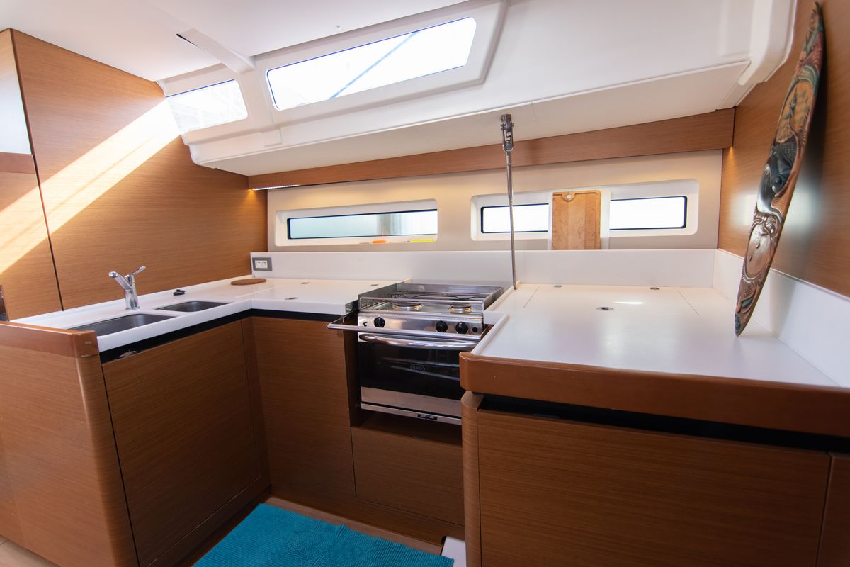 Galley of Little Mia, a Jeanneau Sun Odyssey 490 sailboat at Elephant Butte Estates, United States