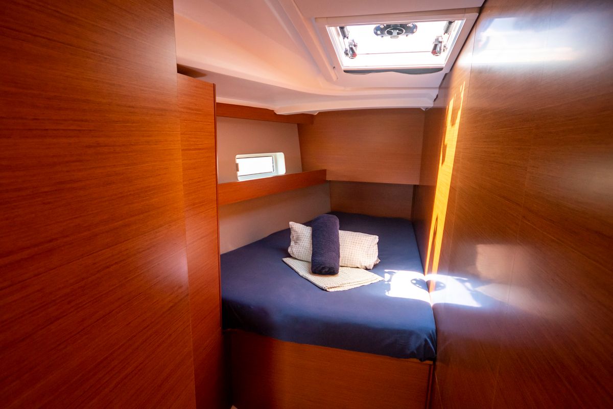 Cabin on Little Mia, a Jeanneau Sun Odyssey 490 sailboat at Elephant Butte Estates, United States