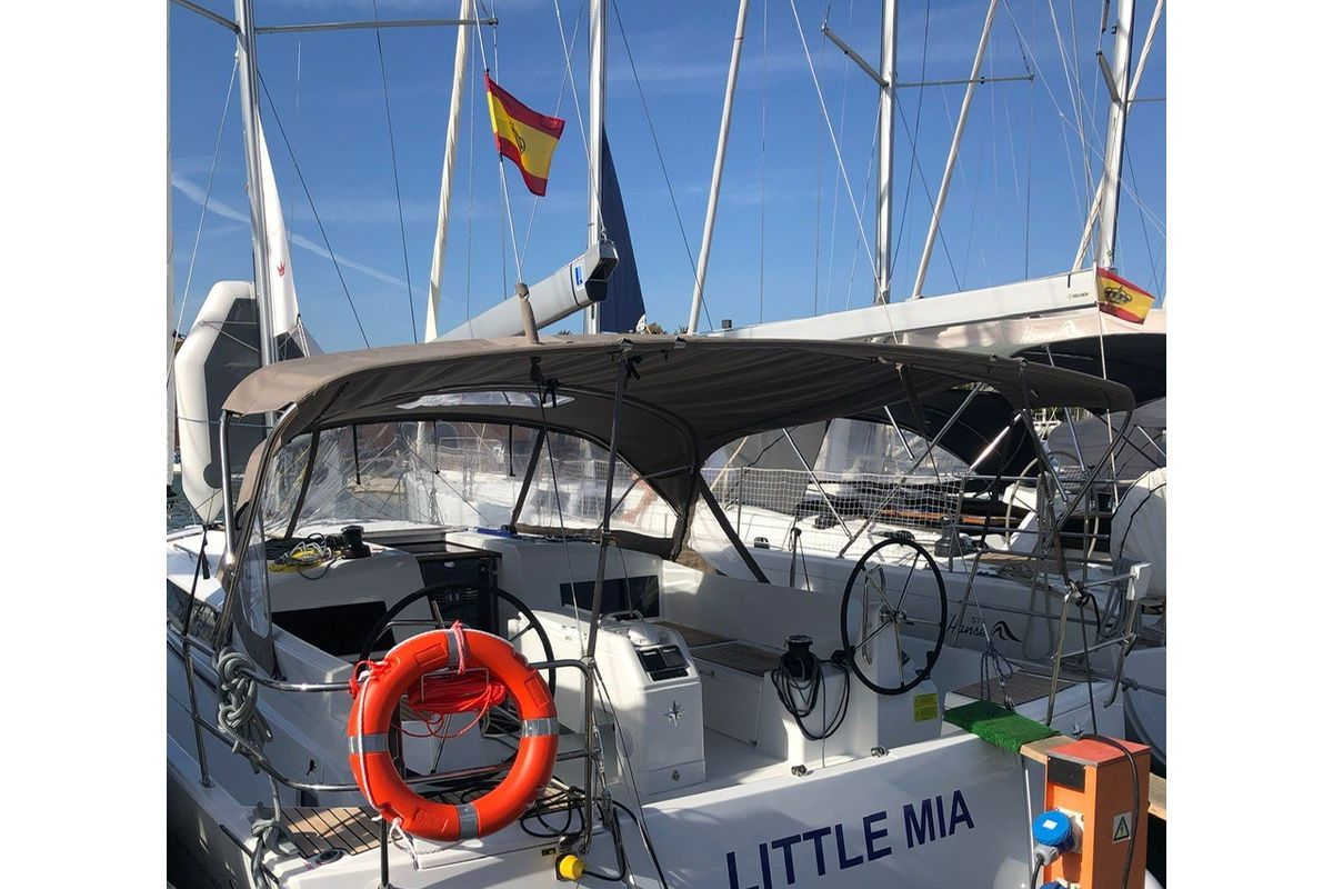 Cockpit of Little Mia, a Jeanneau Sun Odyssey 490 sailboat at Elephant Butte Estates, United States