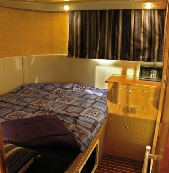 Cabin on 1180-23, a Pénichette 1180 motorboat at Joigny, France
