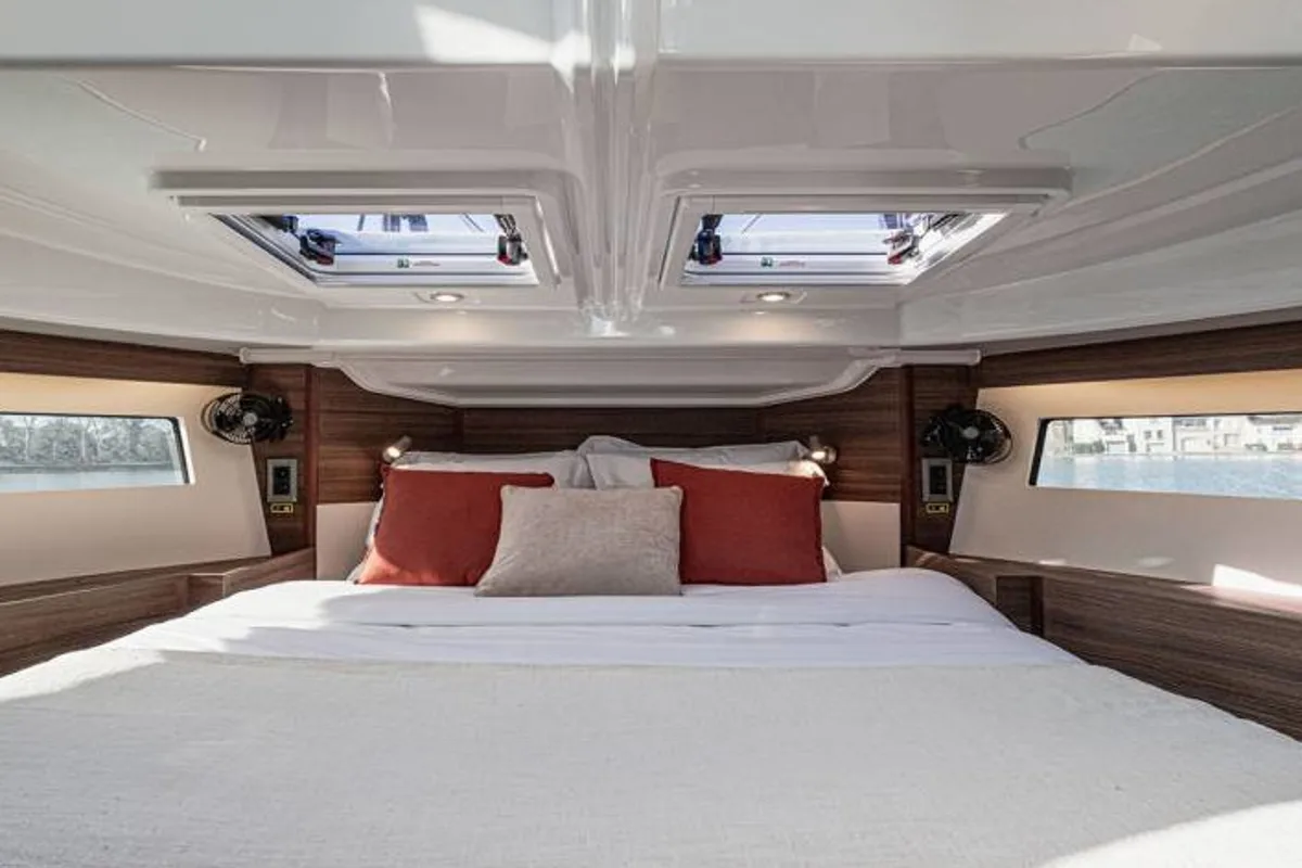 Cabin on Liberty - Luxury 8, a Cygnet Liberty motorboat at Guipry-Messac, France