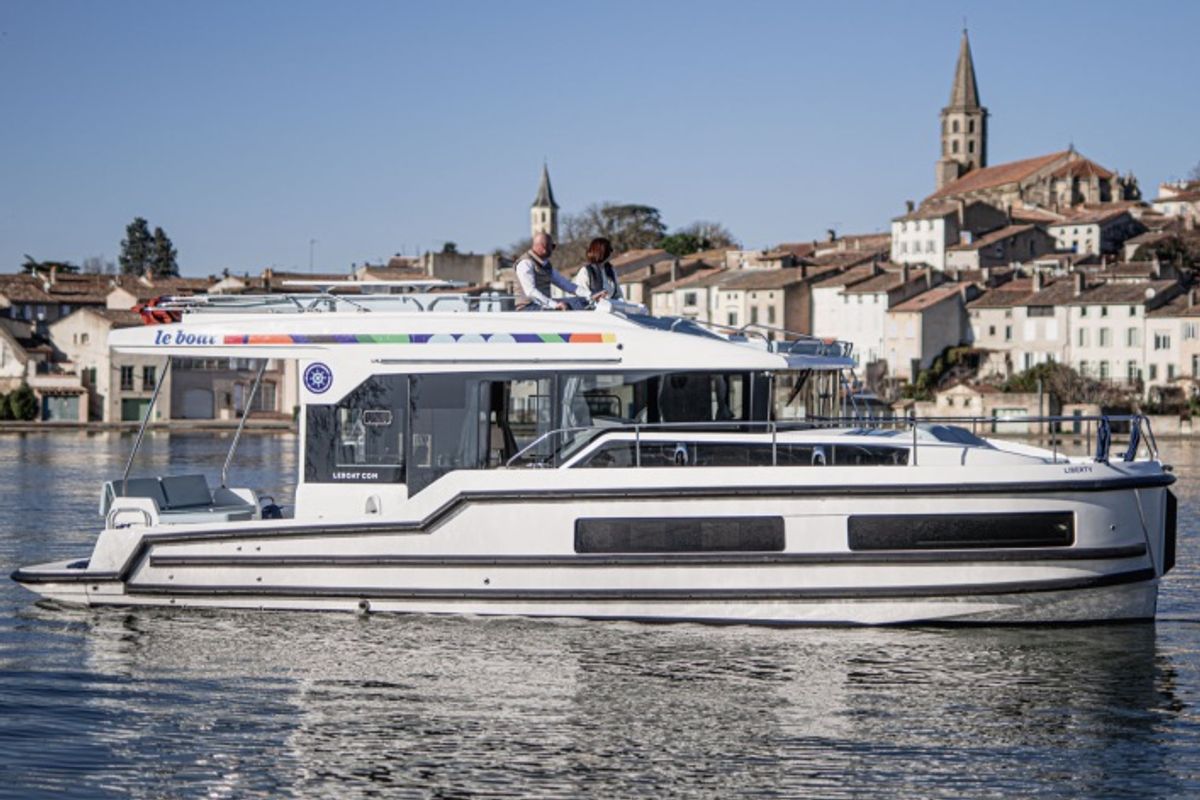 Exterior view of Liberty - Luxury 8, a Cygnet Liberty motorboat at Guipry-Messac, France