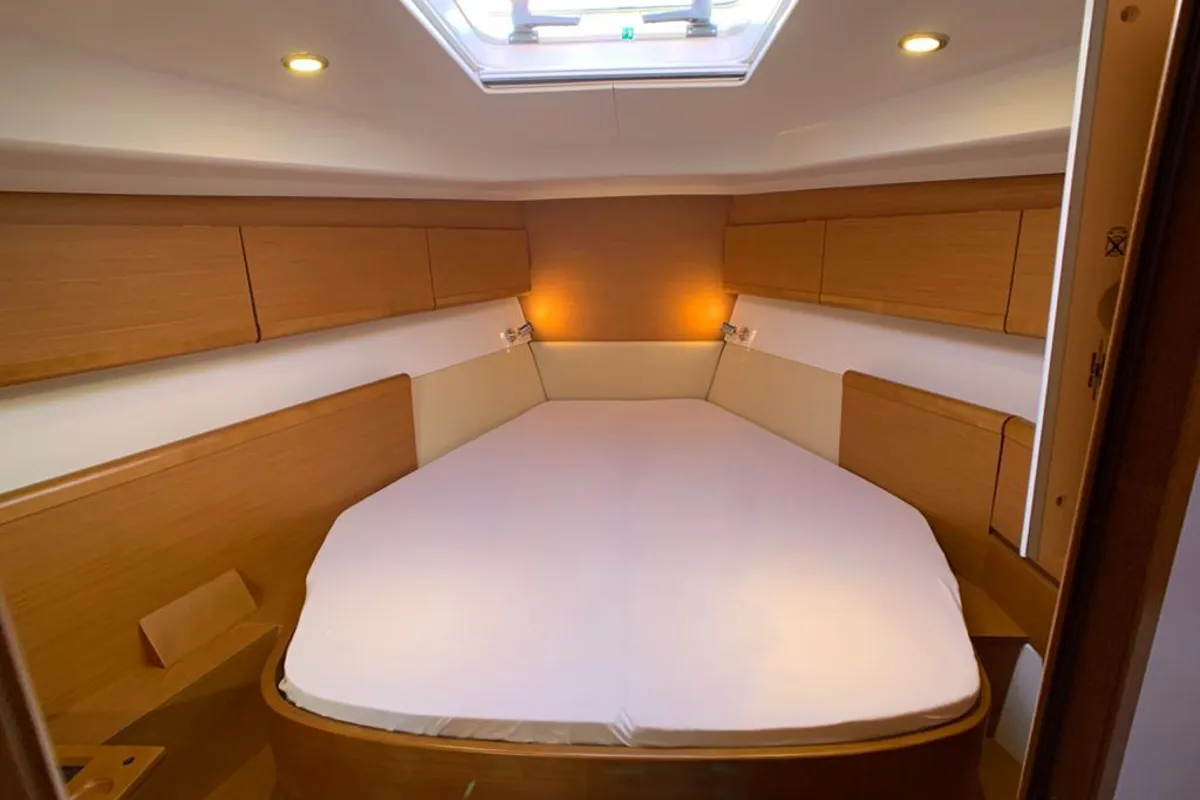 Cabin on Aurora, a Jeanneau Sun Odyssey 45DS sailboat at Volos Municipality, Greece