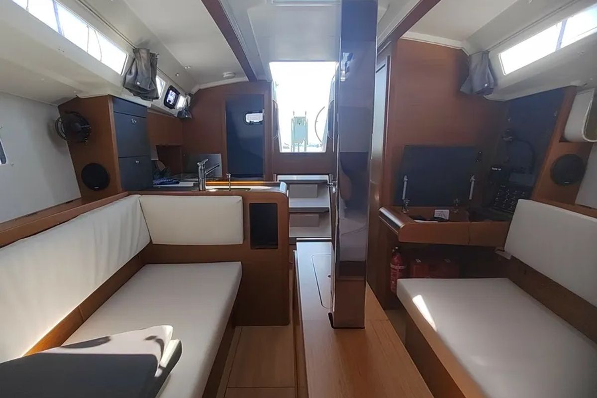 Salon of Ninna Nanna, a Jeanneau Sun Odyssey 349 sailboat at Grad Pula, Croatia