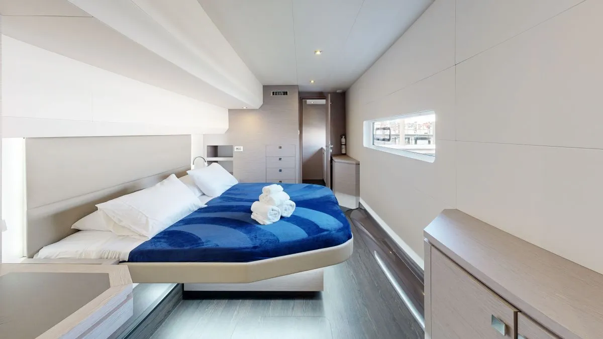 Cabin on La Dolce Vita, a Fountaine Pajot MY6 catamaran at Chesapeake, United States