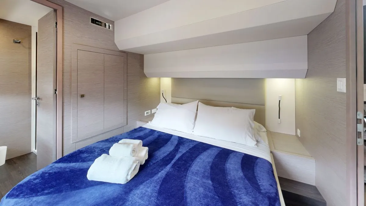 Cabin on La Dolce Vita, a Fountaine Pajot MY6 catamaran at Chesapeake, United States