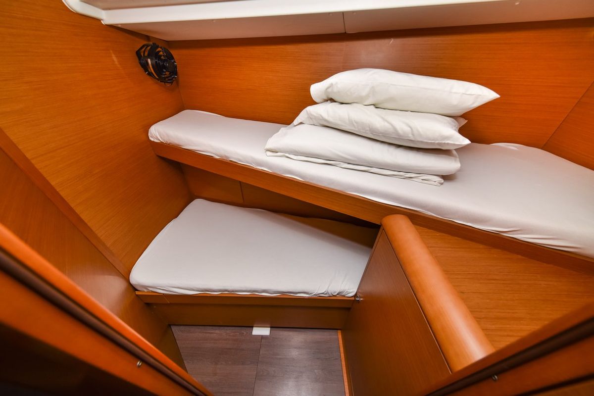 Cabin on Pižulot, a Jeanneau Sun Odyssey 449 sailboat at Općina Sukošan, Croatia