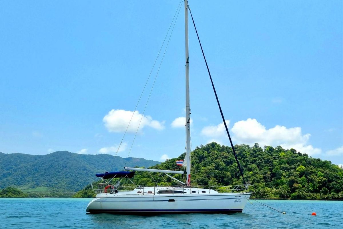 Exterior view of Vag Alame, a Catalina Yachts Catalina 375 sailboat at Baan Salak Phet, Thailand