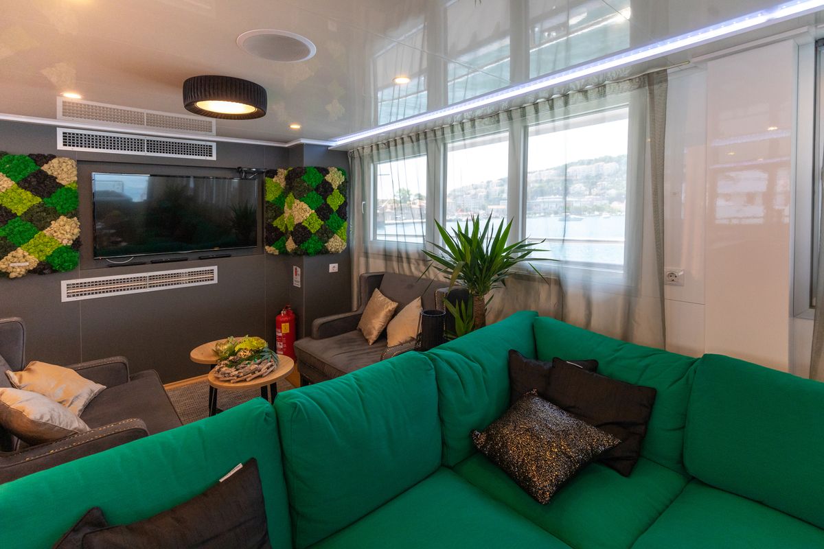 Salon of Antaris, a Gulet Luxury Motor Yacht yacht at Split, Croatia