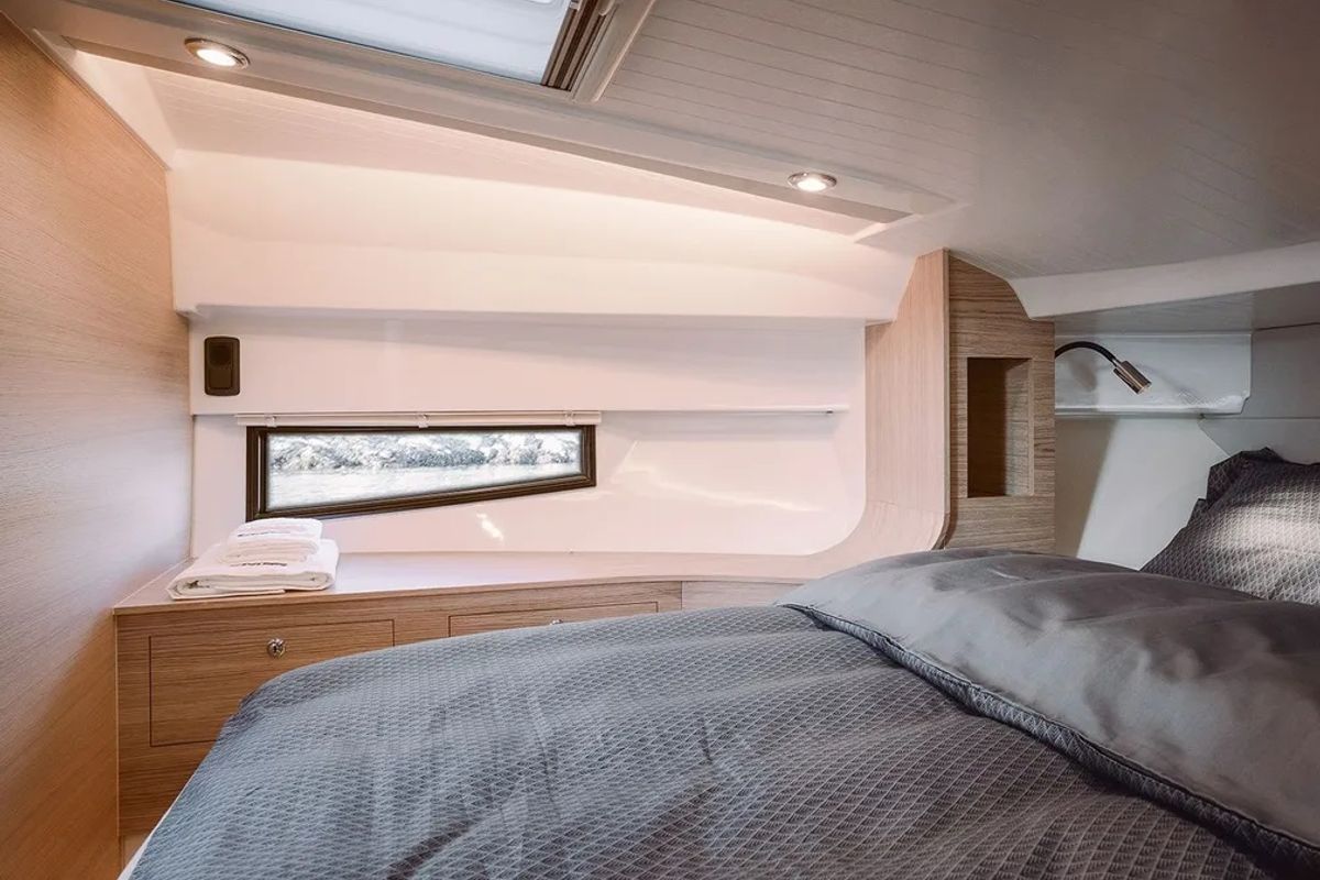 Cabin on Timeless, a Viknes Skilso 35 Panorama motorboat at Općina Sukošan, Croatia