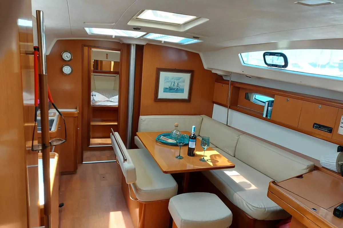 Salon of Onar, a Beneteau Oceanis 43 sailboat at Marina Delta Kallithea, Greece