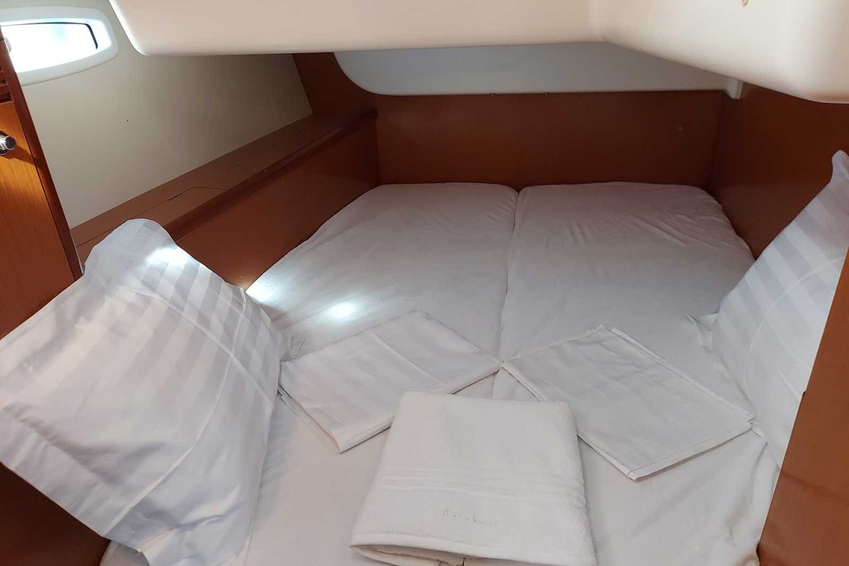 Cabin on Onar, a Beneteau Oceanis 43 sailboat at Marina Delta Kallithea, Greece