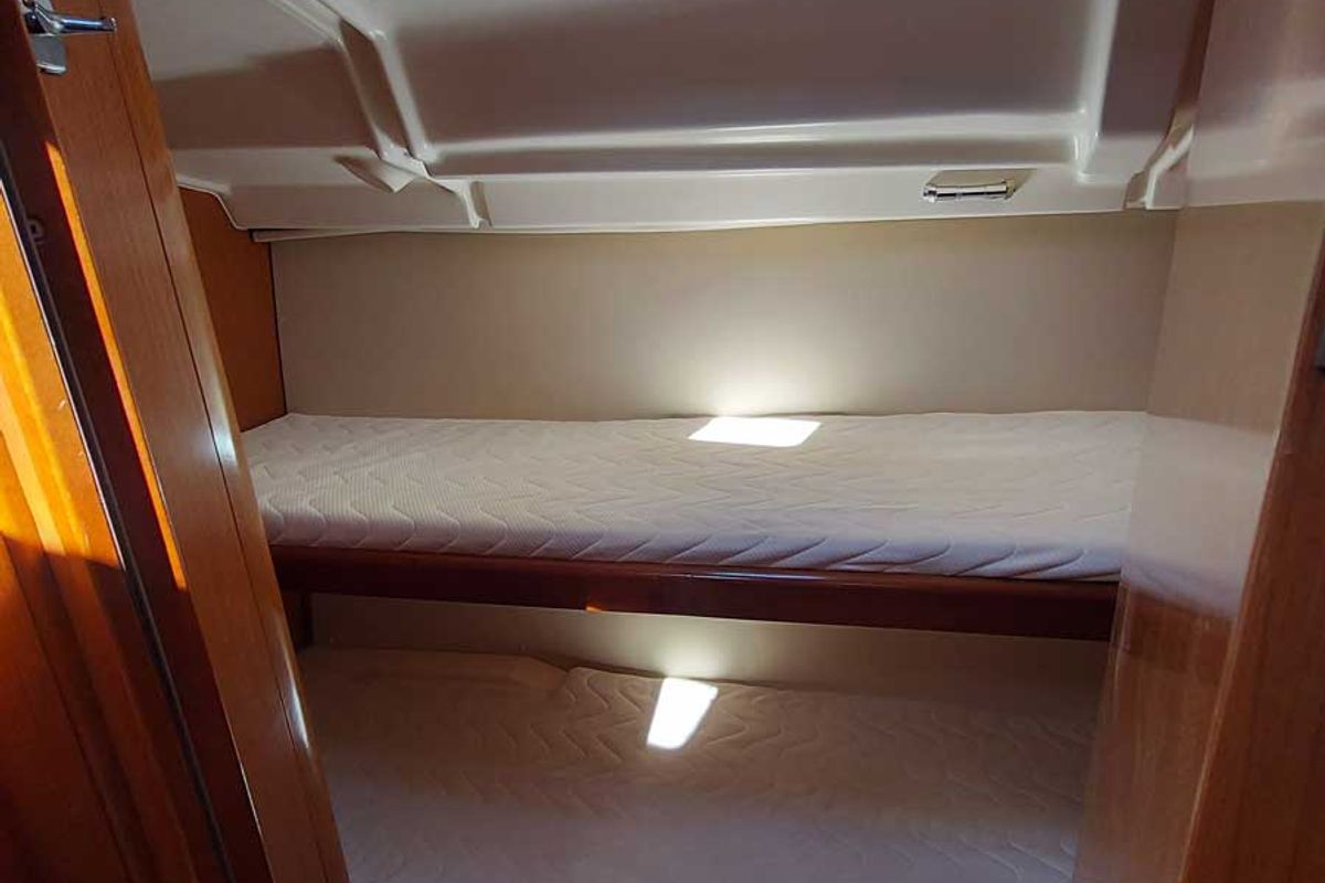 Cabin on Onar, a Beneteau Oceanis 43 sailboat at Marina Delta Kallithea, Greece