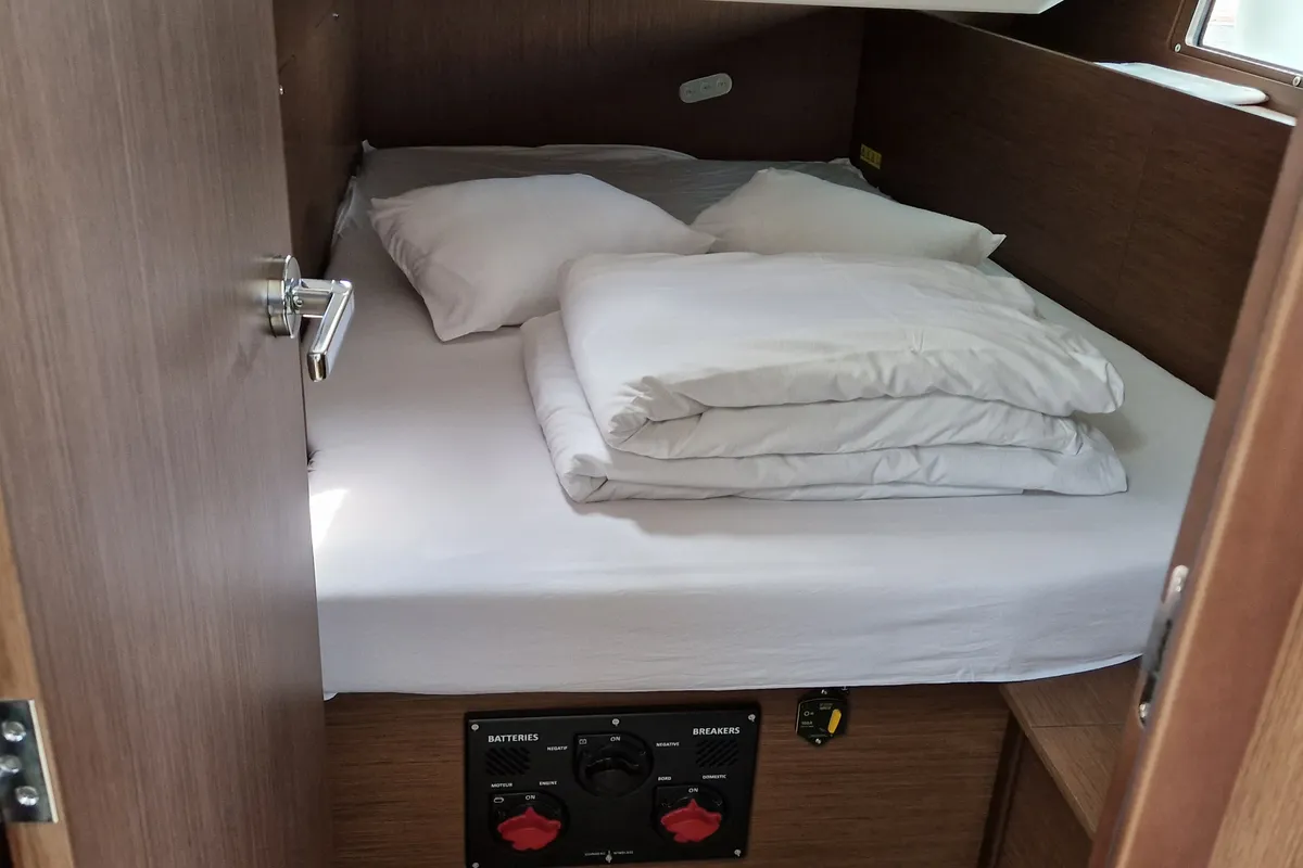 Cabin on Sali, a Beneteau Oceanis 40.1 sailboat at Općina Medulin, Croatia
