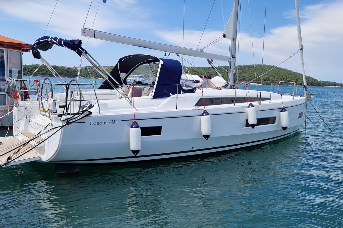 Exterior view of Sali, a Beneteau Oceanis 40.1 sailboat at Općina Medulin, Croatia