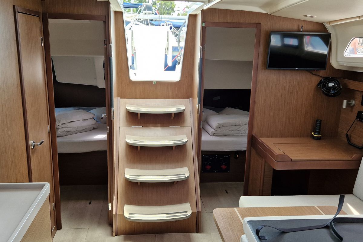 Salon of Sali, a Beneteau Oceanis 40.1 sailboat at Općina Medulin, Croatia