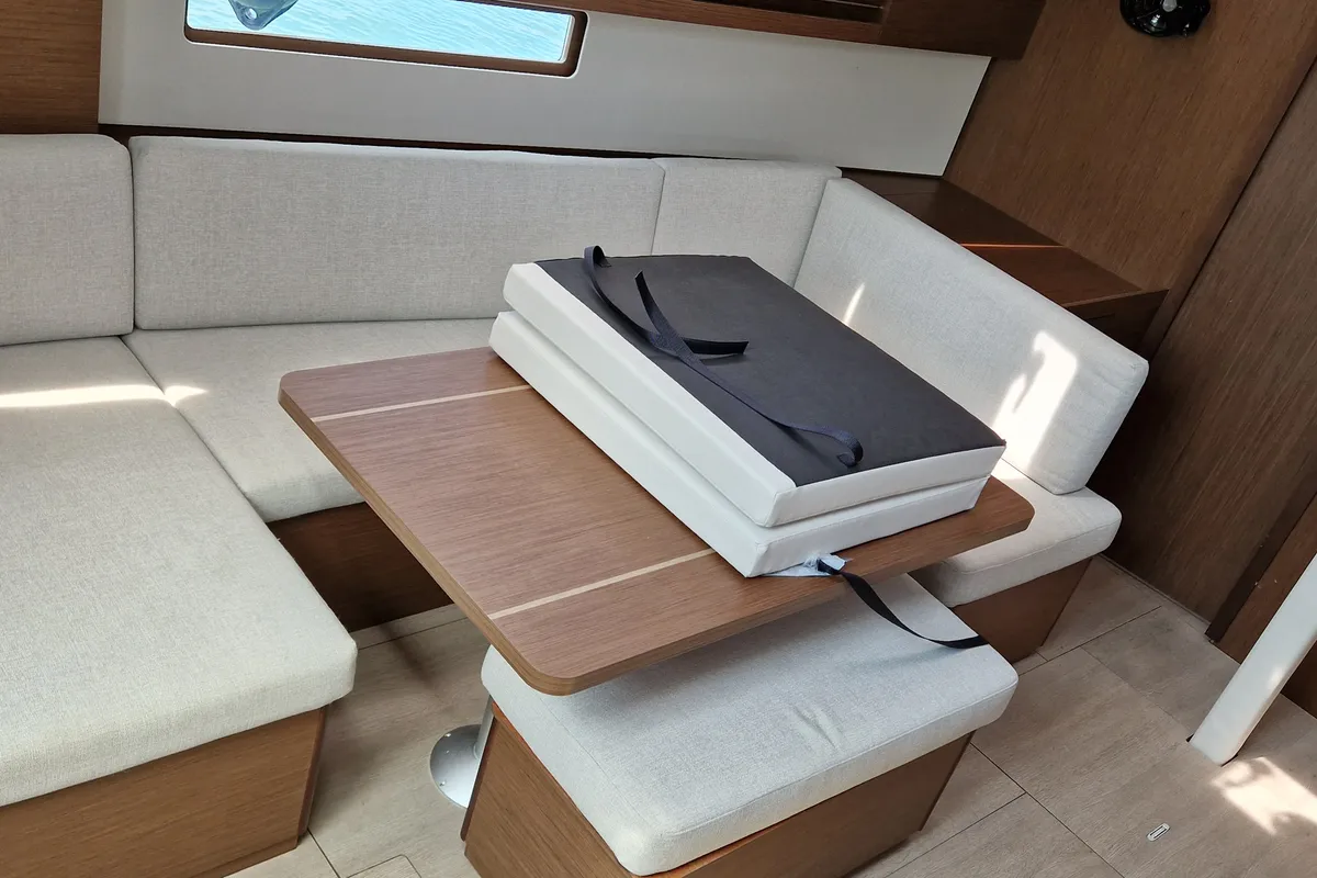 Salon of Sali, a Beneteau Oceanis 40.1 sailboat at Općina Medulin, Croatia