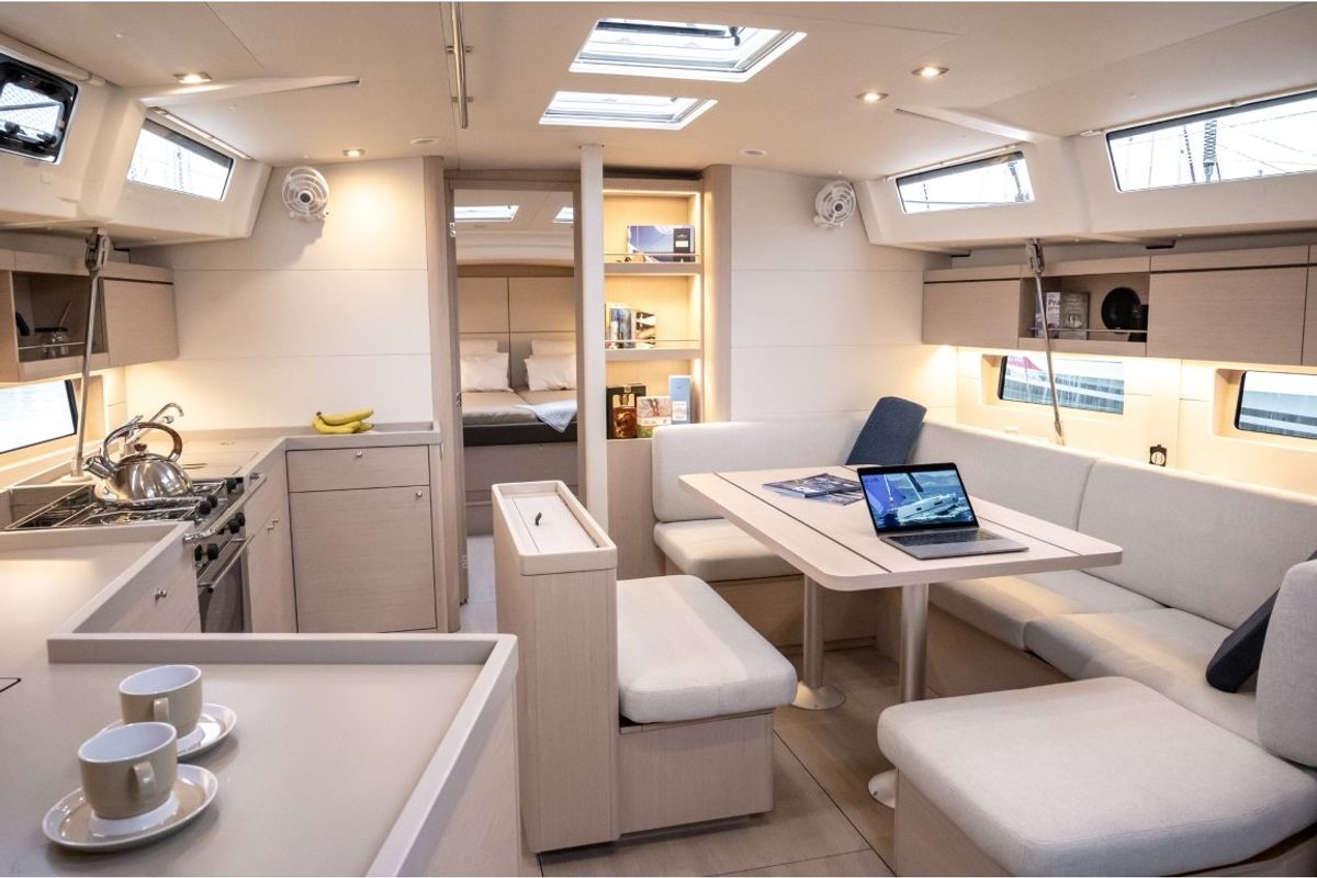 Salon of Nalu, a Beneteau Oceanis 46.1 sailboat at Općina Medulin, Croatia