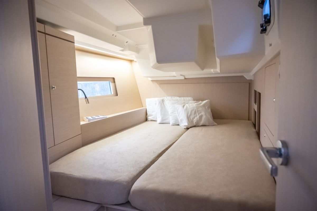 Cabin on Nalu, a Beneteau Oceanis 46.1 sailboat at Općina Medulin, Croatia
