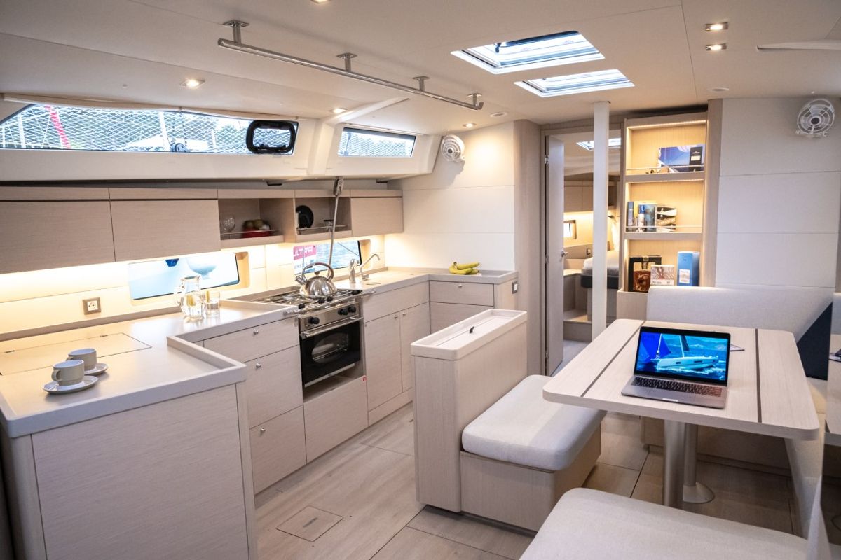 Salon of Nalu, a Beneteau Oceanis 46.1 sailboat at Općina Medulin, Croatia