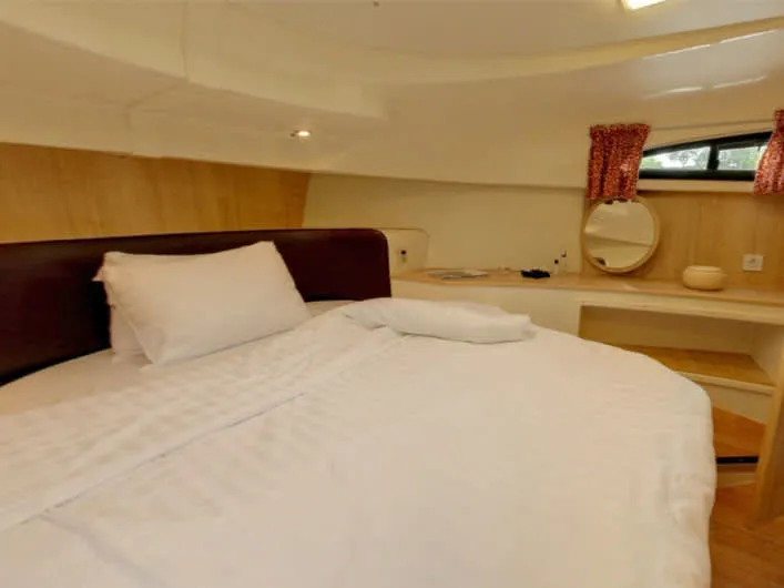 Cabin on Mystique - Comfort Plus 16, a Cygnet Mystique motorboat at Trèbes, France