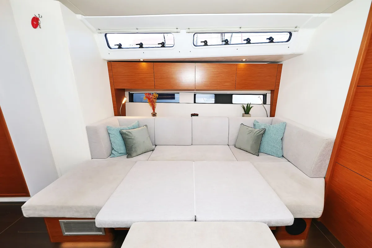 Salon of Blondie - Ow, a Hanse Yachts Hanse 460 sailboat at Grad Kaštela, Croatia