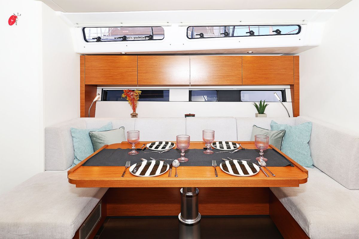 Salon of Blondie - Ow, a Hanse Yachts Hanse 460 sailboat at Grad Kaštela, Croatia