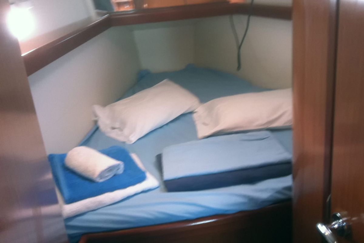 Cabin on Anassa, a Beneteau Oceanis 40 sailboat at Volos Municipality, Greece