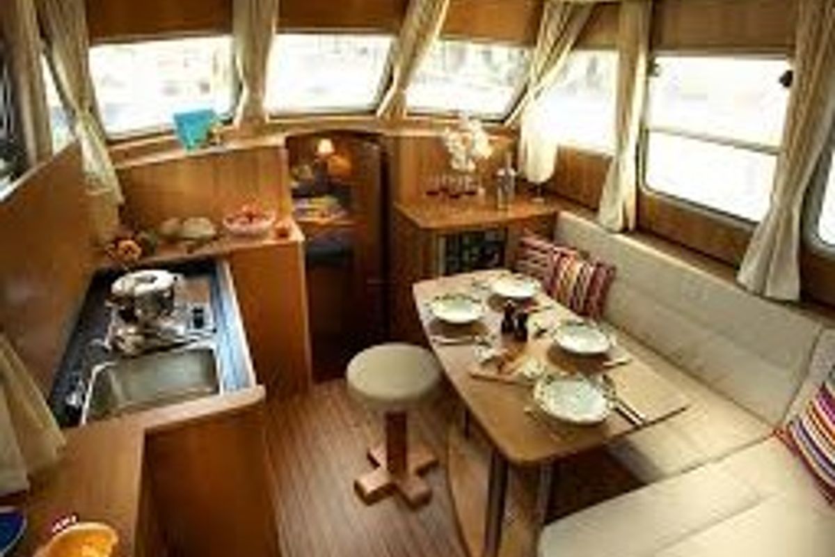 Galley of Wedis (Fr2), a Linssen Grand Sturdy 29.9 AC motorboat at Mirow, Germany